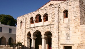 Παναγία Εκατονταπυλιανή